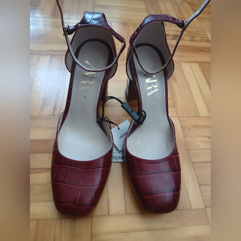 Zara Women's Deep Red Croc-Embossed Heels.Size 8(37.5)
